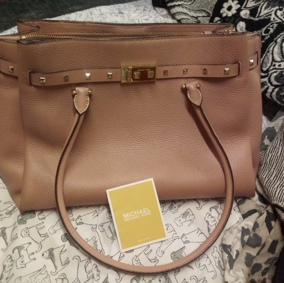 MK purse - Picture 1 of 1